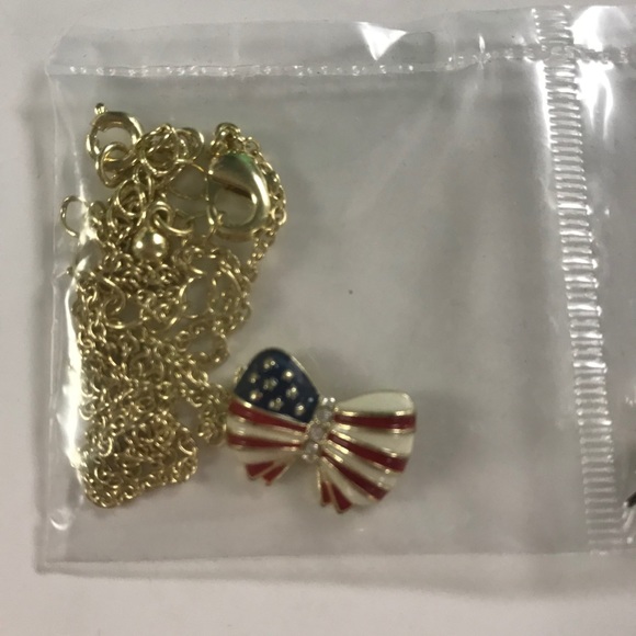 NWT Avon Patriotic Bow Necklace & Earring Gift Set - Picture 2 of 8